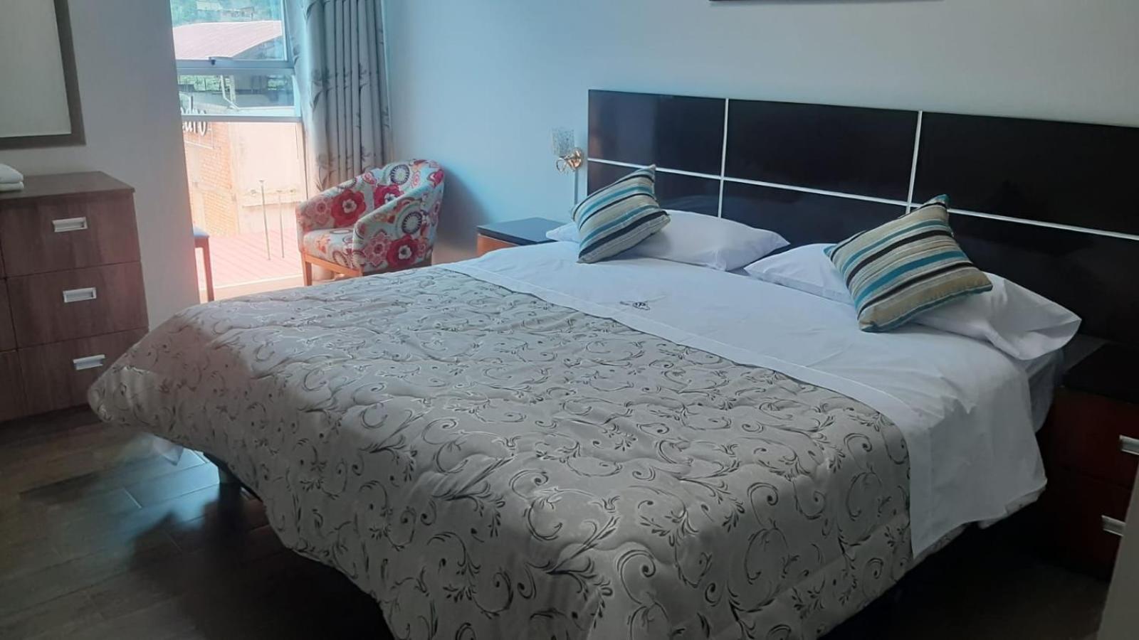 Hotel Real Palace Churin Esterno foto